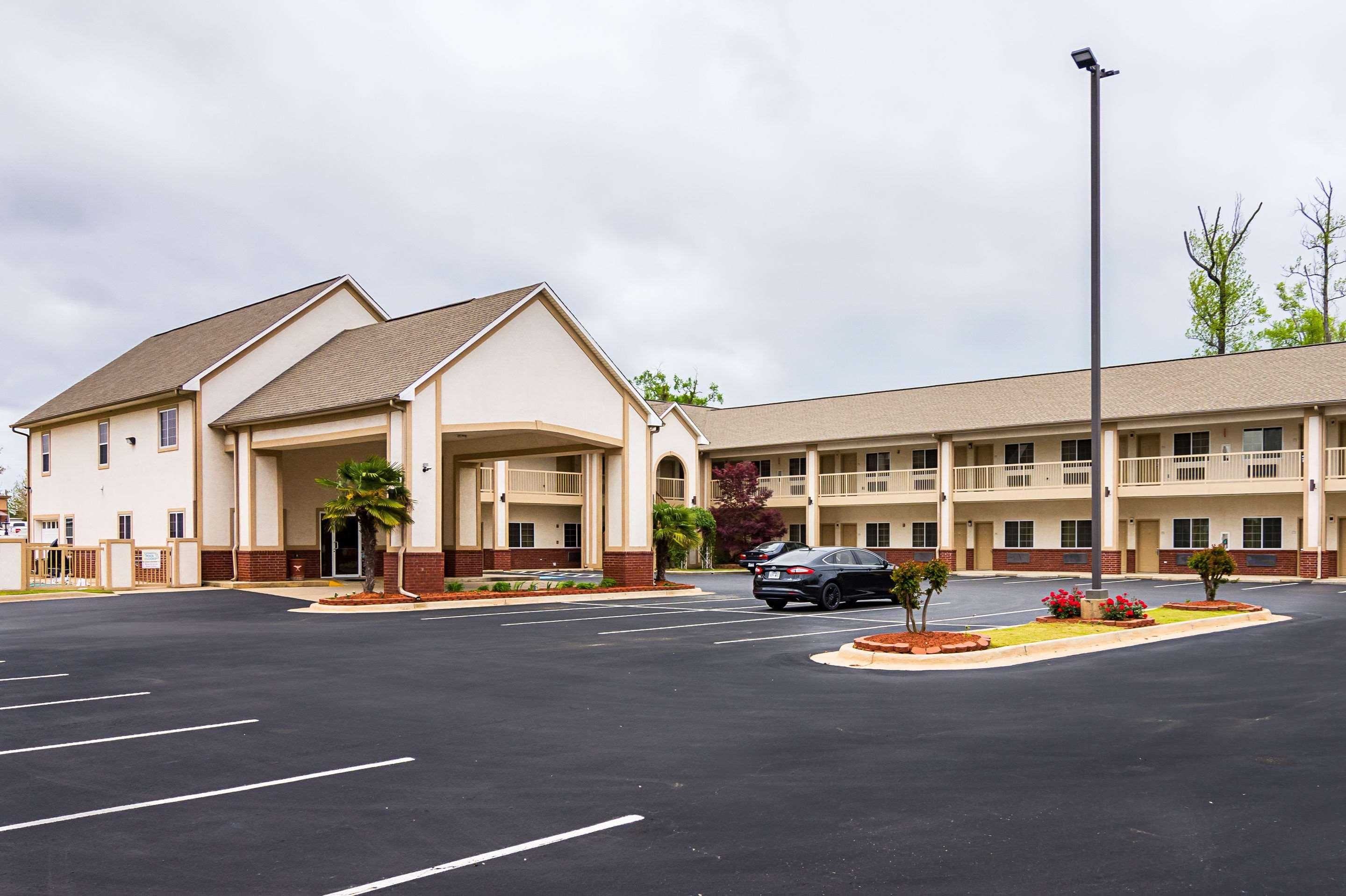 Econo Lodge Inn & Suites Bryant Exterior photo