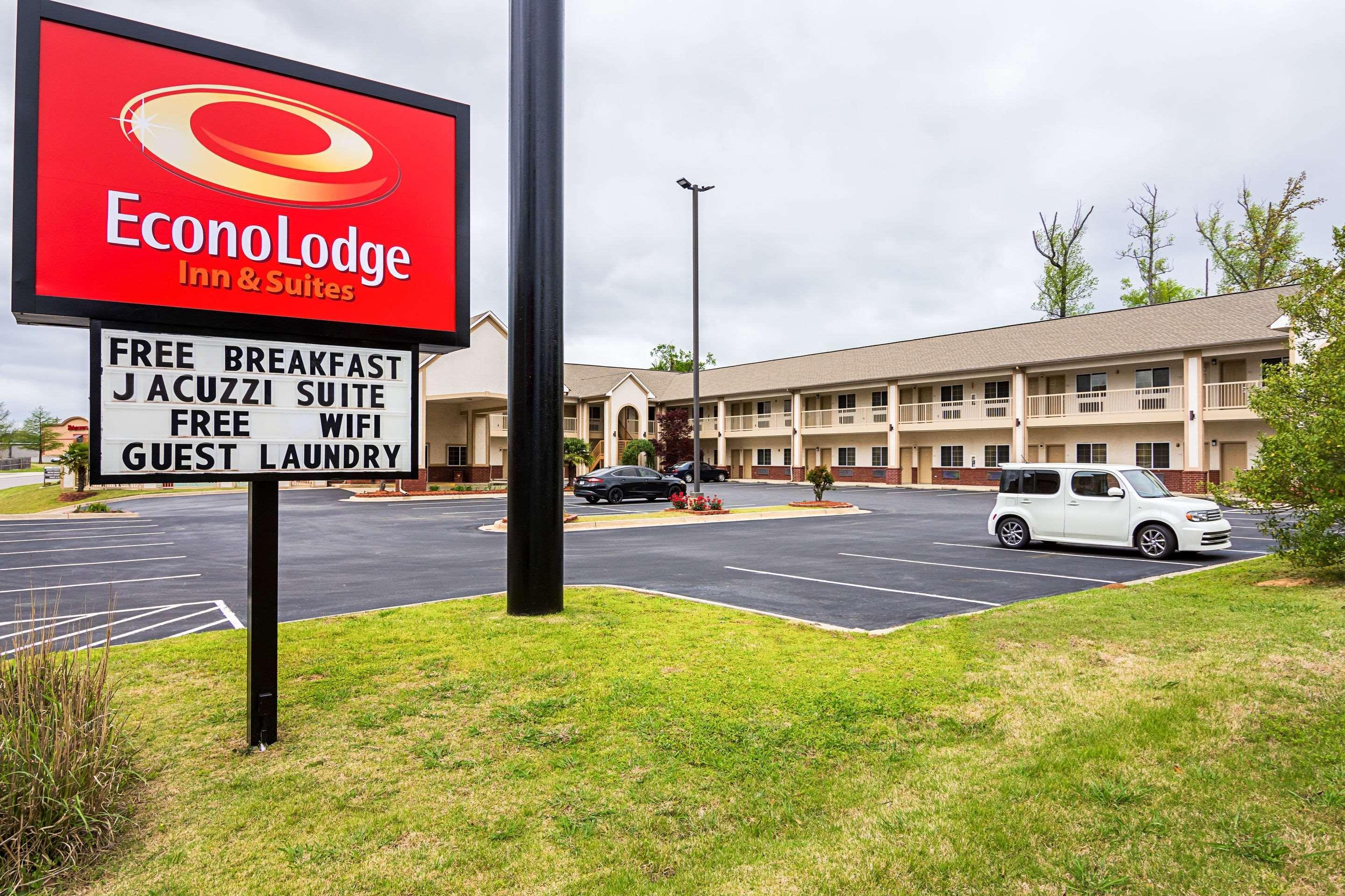 Econo Lodge Inn & Suites Bryant Exterior photo