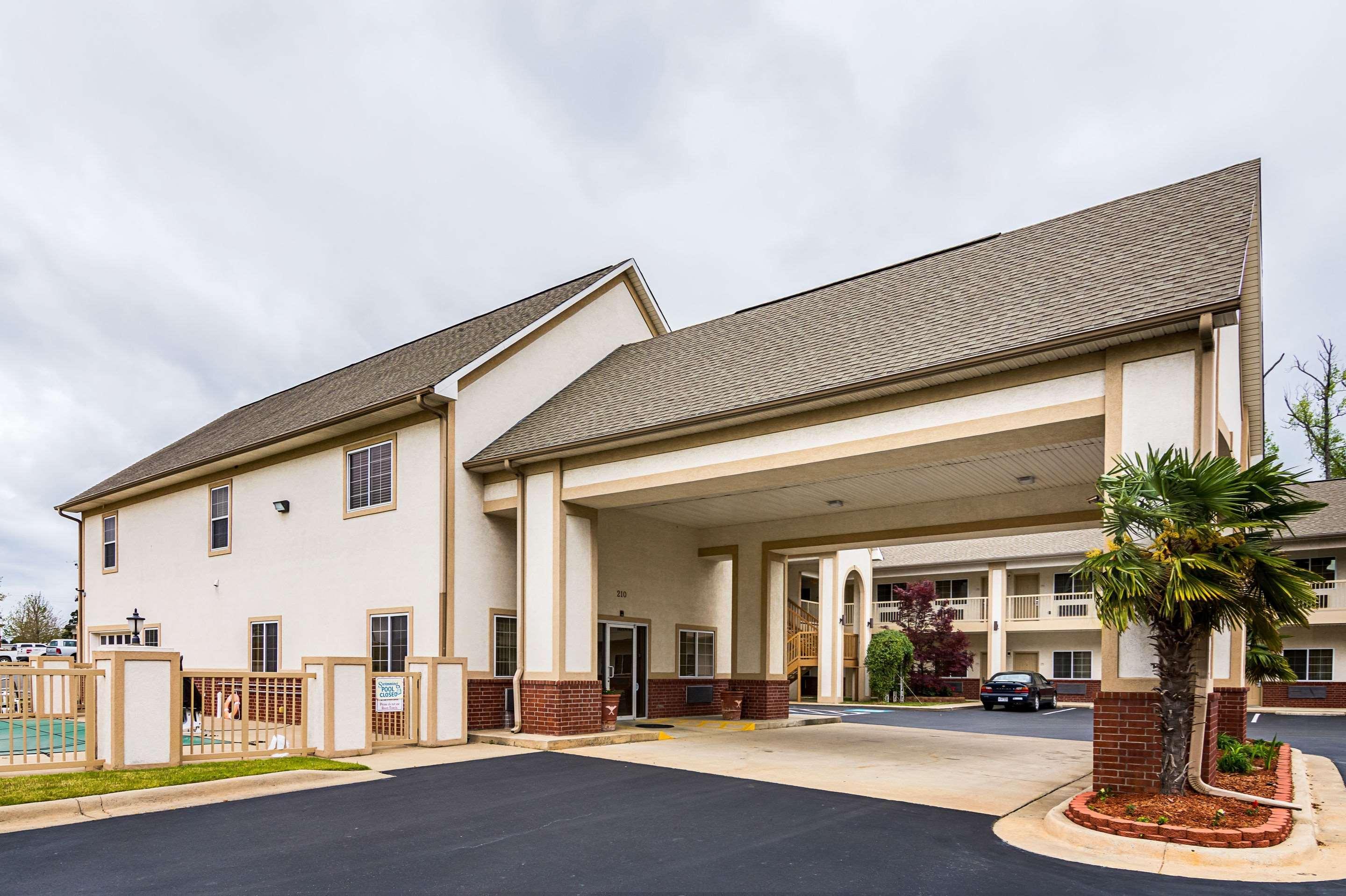 Econo Lodge Inn & Suites Bryant Exterior photo