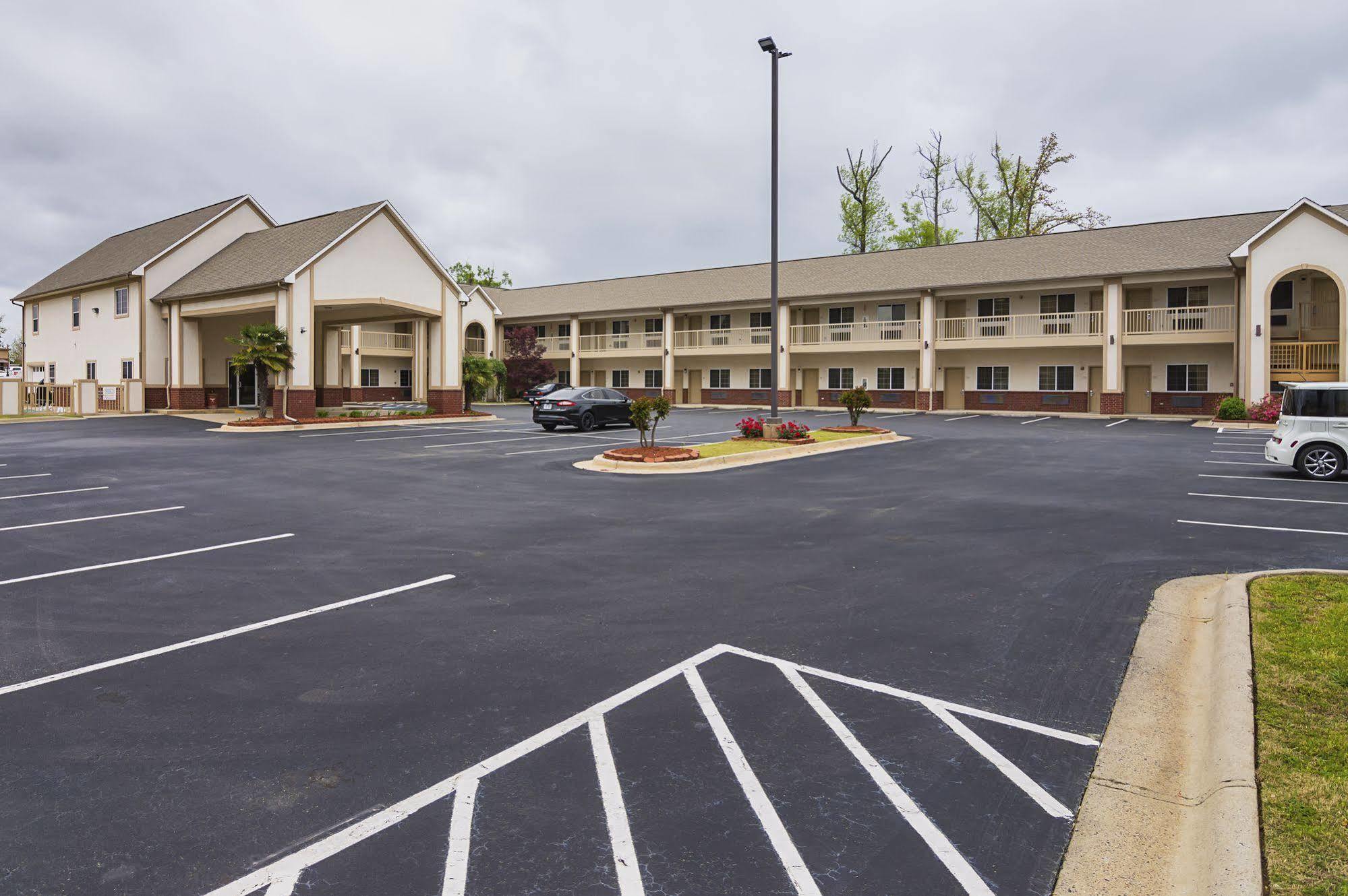 Econo Lodge Inn & Suites Bryant Exterior photo